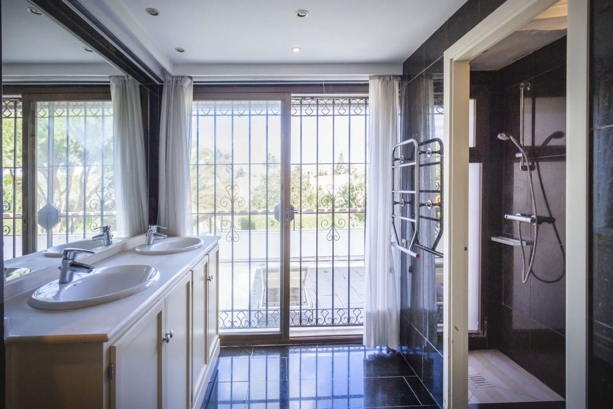 9 sypialnia Willa na sprzedaż w Guadalmina z basenem garażem - 6 200 000 € (Ref: 8220355)