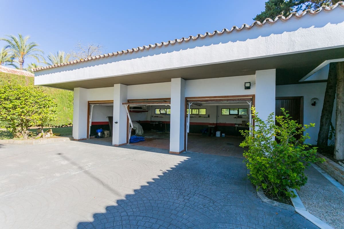 9 sypialnia Willa na sprzedaż w Guadalmina z basenem garażem - 6 200 000 € (Ref: 8220355)