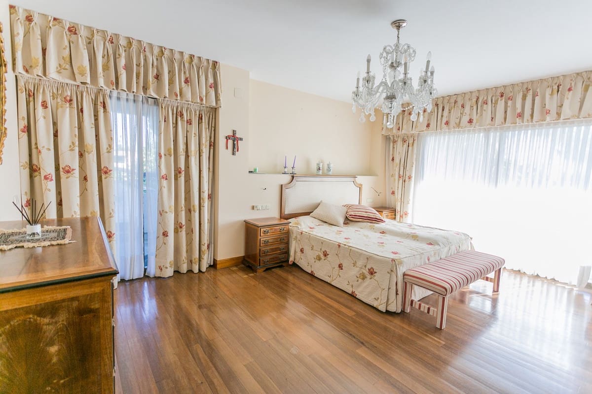 9 sypialnia Willa na sprzedaż w Guadalmina z basenem garażem - 6 200 000 € (Ref: 8220355)