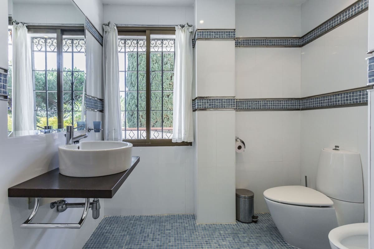 9 sypialnia Willa na sprzedaż w Guadalmina z basenem garażem - 6 200 000 € (Ref: 8220355)