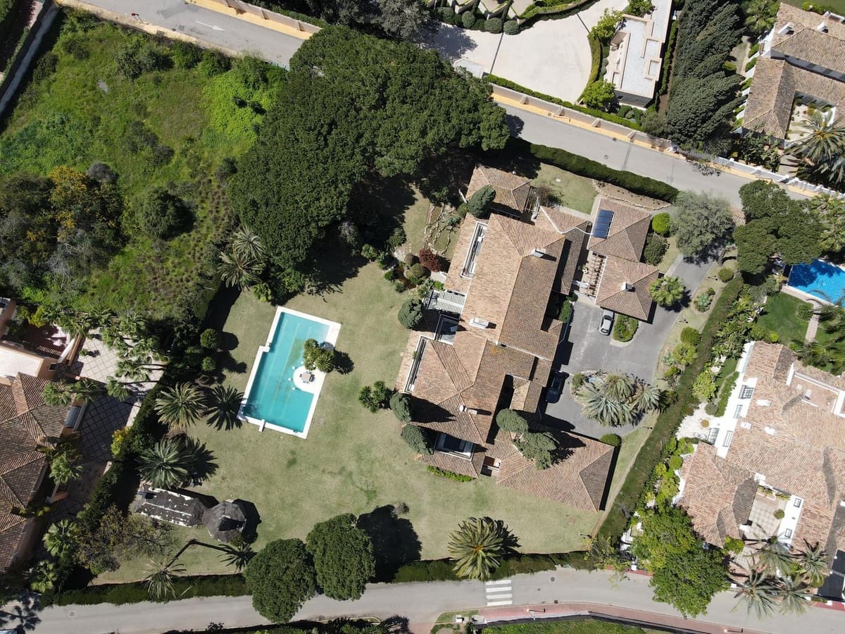 9 sypialnia Willa na sprzedaż w Guadalmina z basenem garażem - 6 200 000 € (Ref: 8220355)