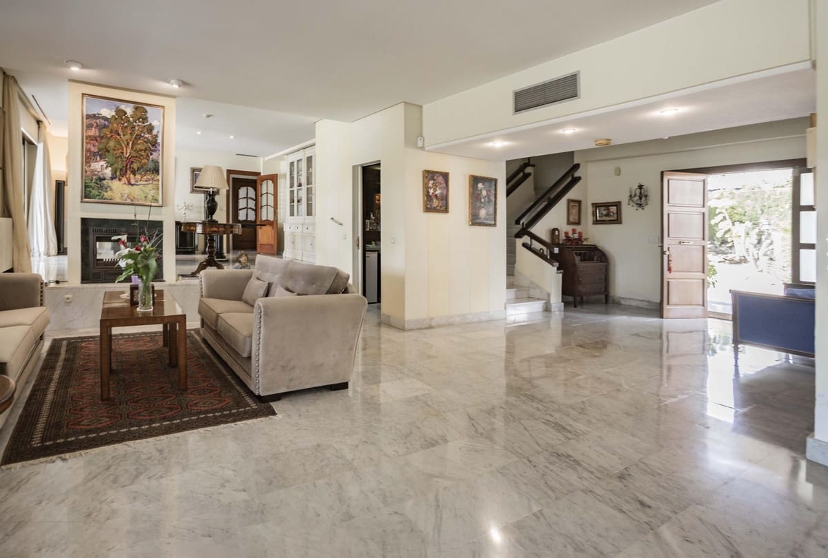 9 sypialnia Willa na sprzedaż w Guadalmina z basenem garażem - 6 200 000 € (Ref: 8220355)