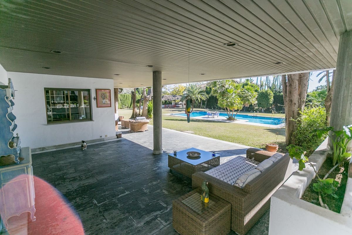 9 sypialnia Willa na sprzedaż w Guadalmina z basenem garażem - 6 200 000 € (Ref: 8220355)