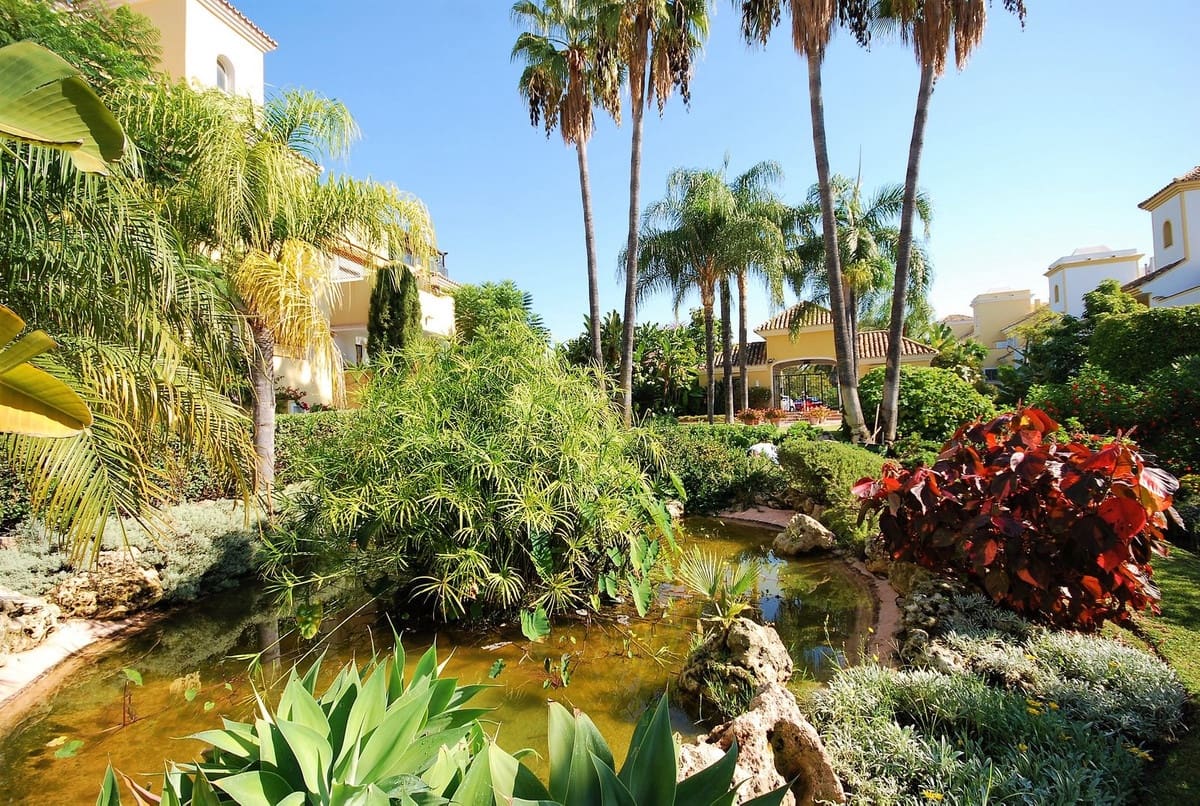 4 soveværelse Penthouse til salg i Guadalmina med swimmingpool garage - € 570.000 (Ref: 8335638)