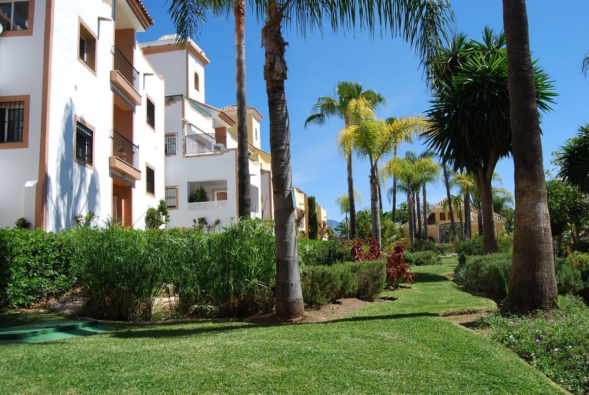 4 soveværelse Penthouse til salg i Guadalmina med swimmingpool garage - € 570.000 (Ref: 8335638)