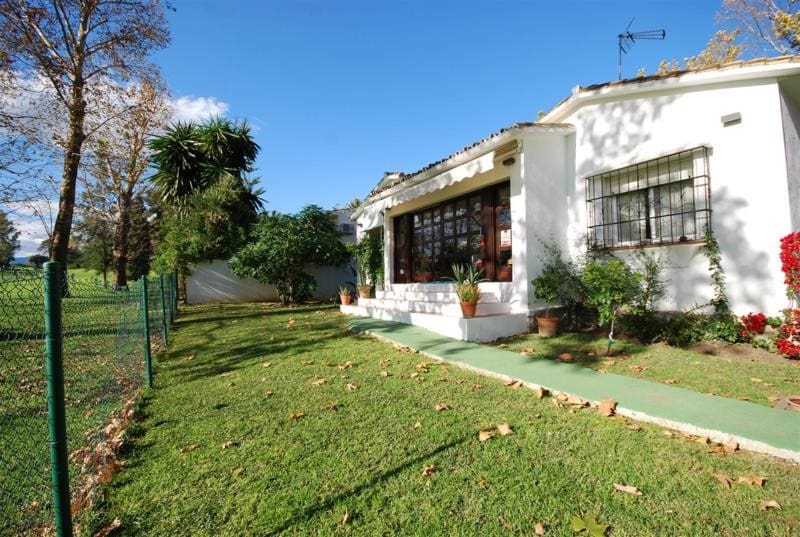 3 sypialnia Willa na sprzedaż w Guadalmina z garażem - 1 050 000 € (Ref: 8665935)