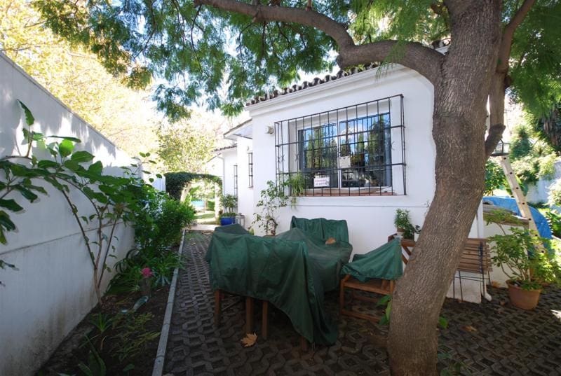 3 bedroom Villa for sale in Guadalmina with garage - € 1,050,000 (Ref: 8665935)