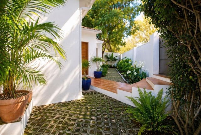 3 sovrum Villa till salu i Guadalmina Alta, Marbella med garage - 985 000 € (Ref: 8665935)