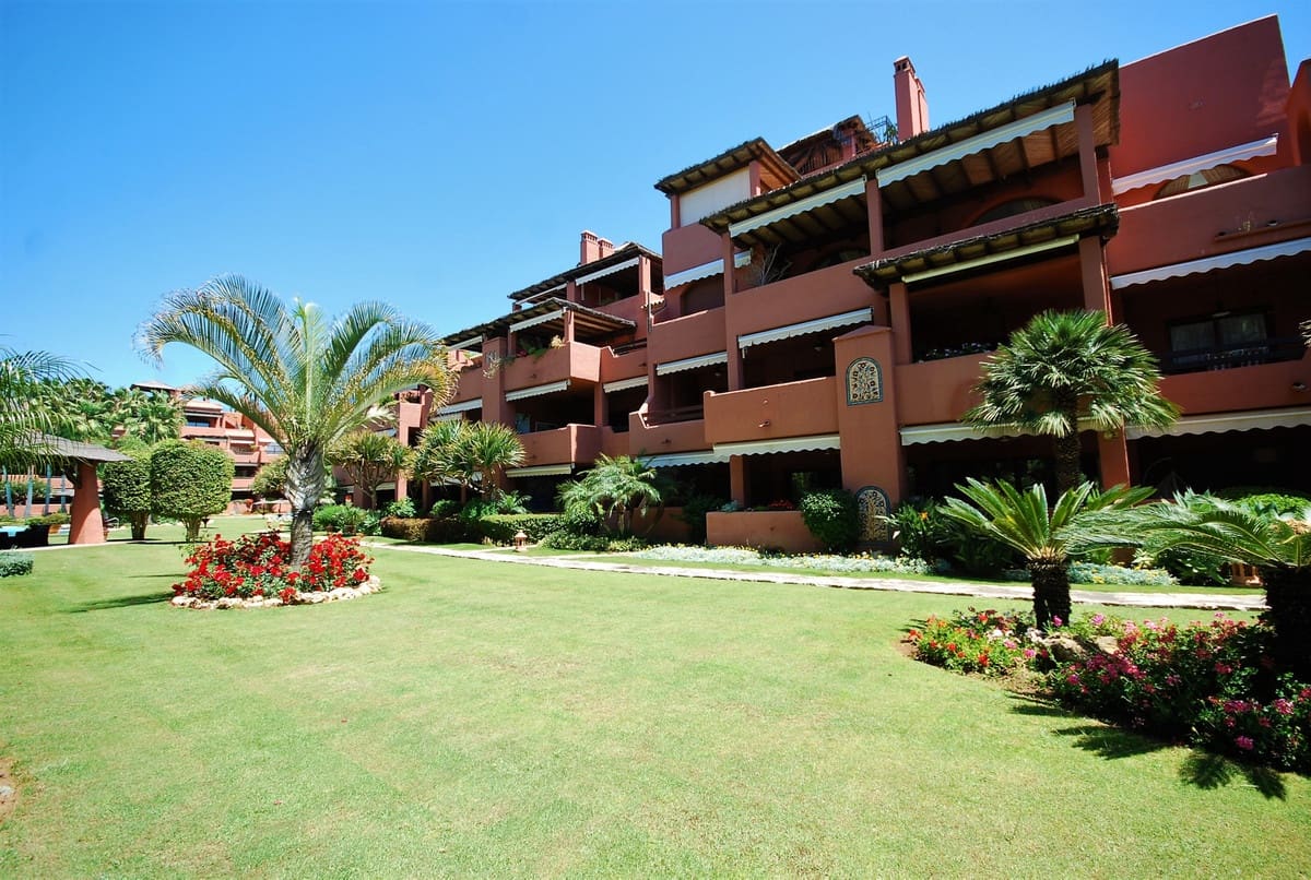 2 sypialnia Apartament na sprzedaż w Guadalmina z basenem garażem - 595 000 € (Ref: 8703264)