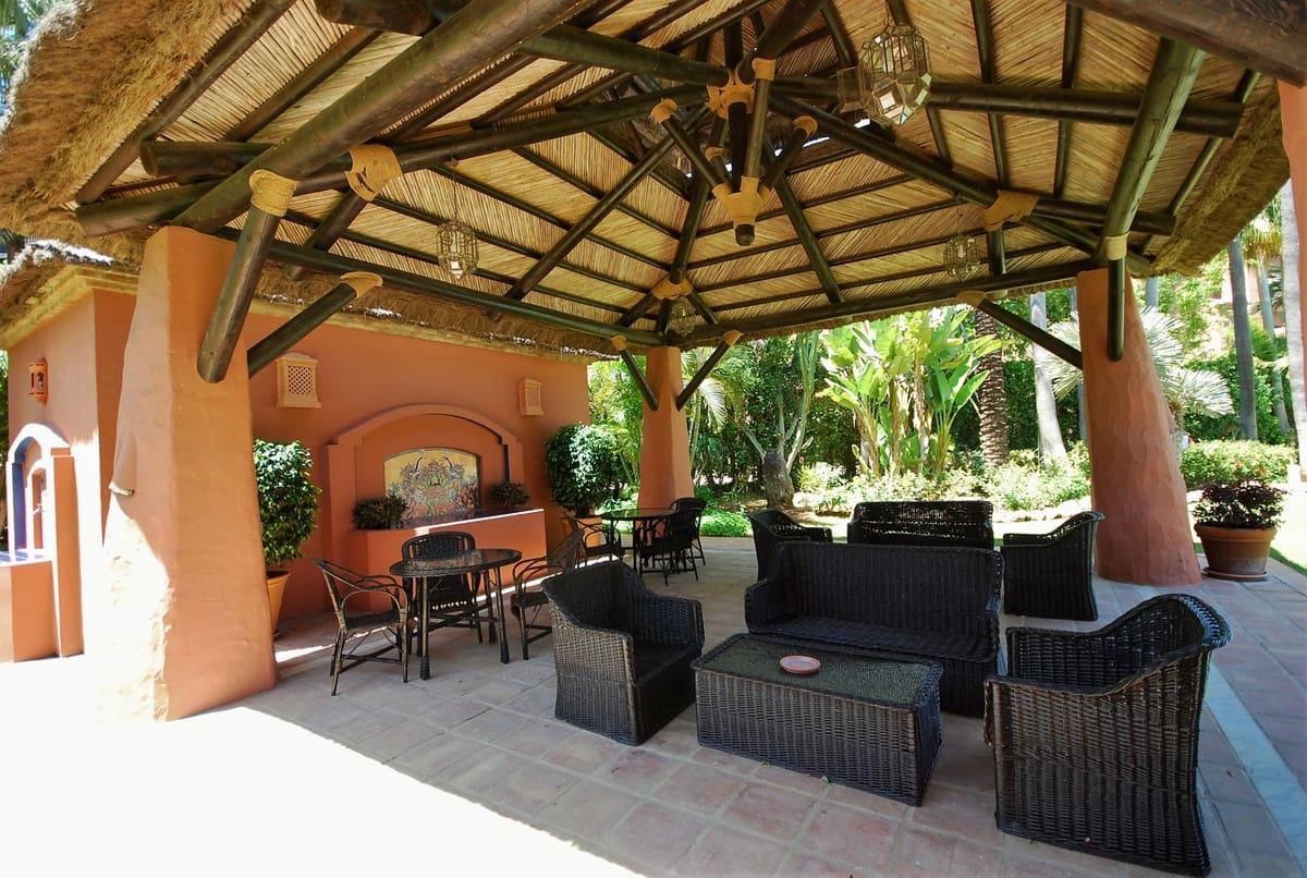 2 sypialnia Apartament na sprzedaż w Guadalmina z basenem garażem - 595 000 € (Ref: 8703264)