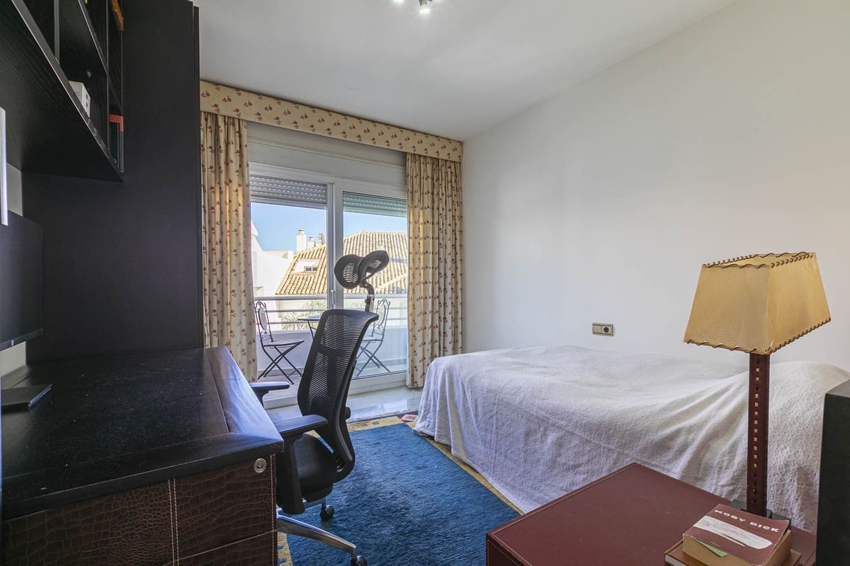 4 soverom Penthouse til salgs i Guadalmina med svømmebasseng garasje - € 950 000 (Ref: 8769082)