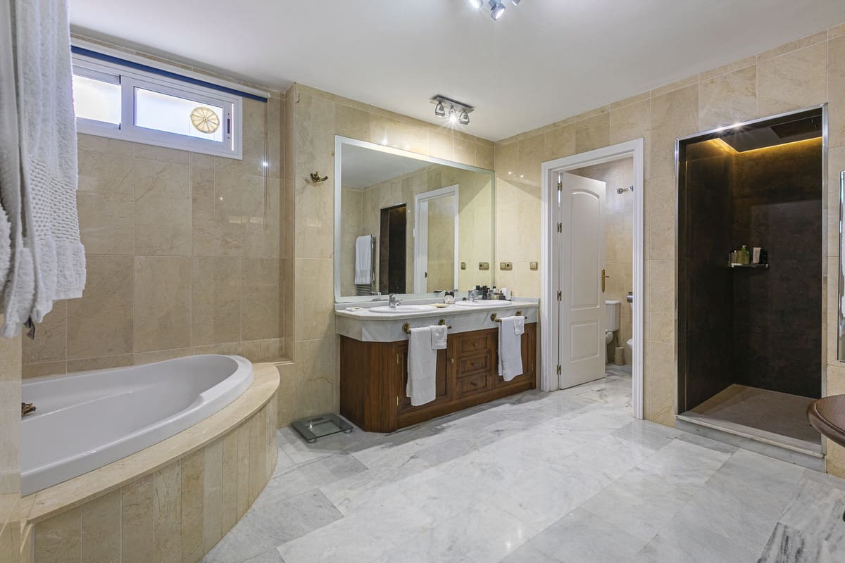 4 soverom Penthouse til salgs i Guadalmina med svømmebasseng garasje - € 950 000 (Ref: 8769082)