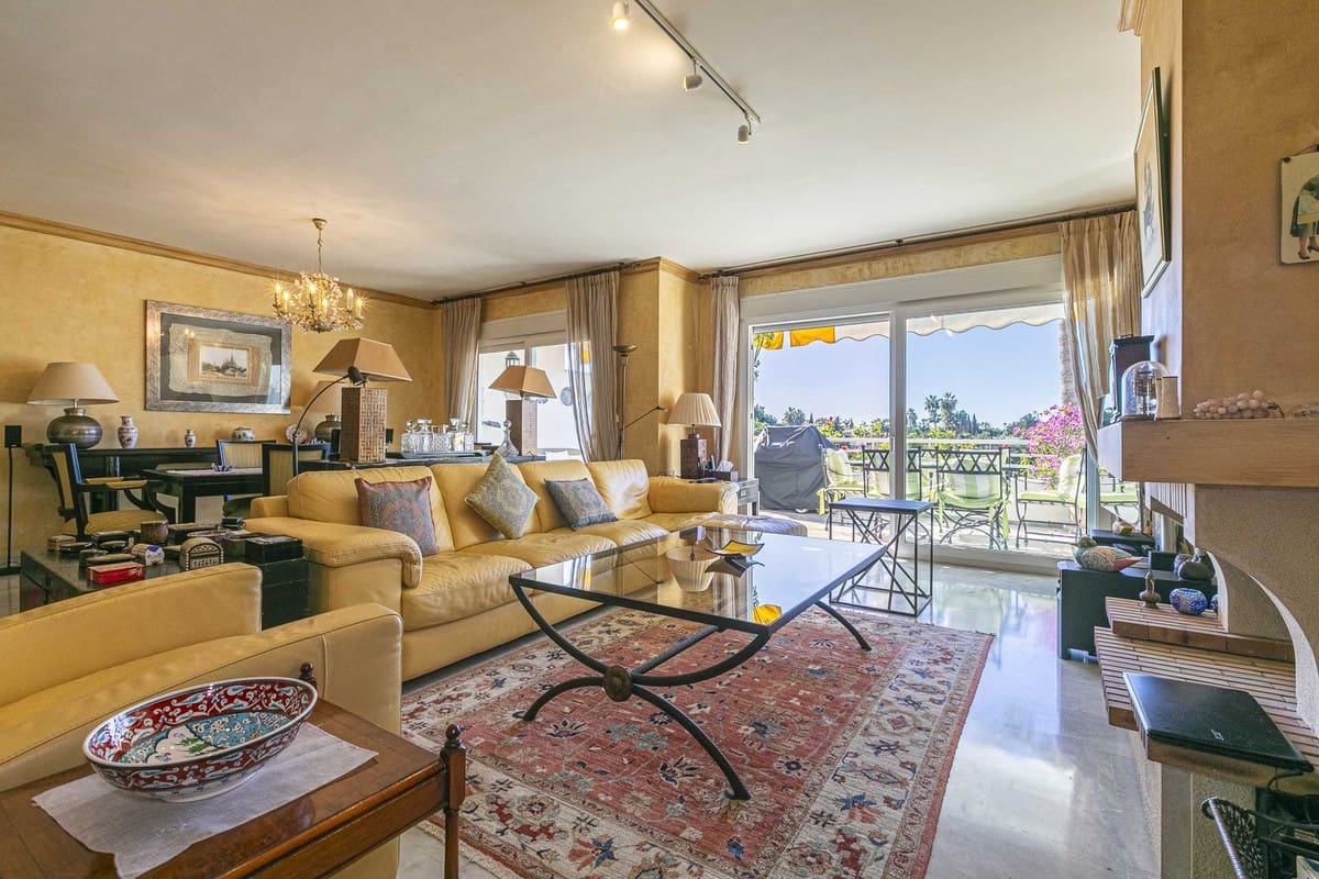 4 soverom Penthouse til salgs i Guadalmina med svømmebasseng garasje - € 950 000 (Ref: 8769082)