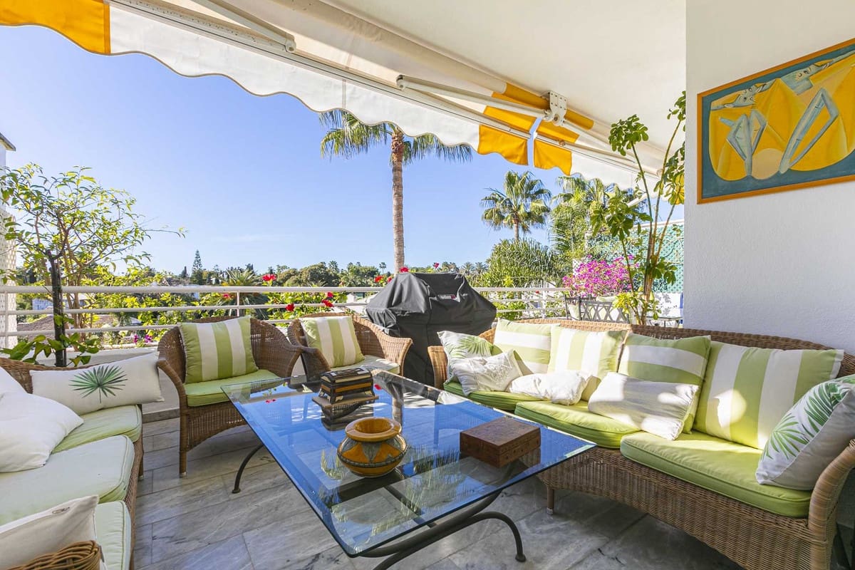 4 soverom Penthouse til salgs i Guadalmina med svømmebasseng garasje - € 950 000 (Ref: 8769082)