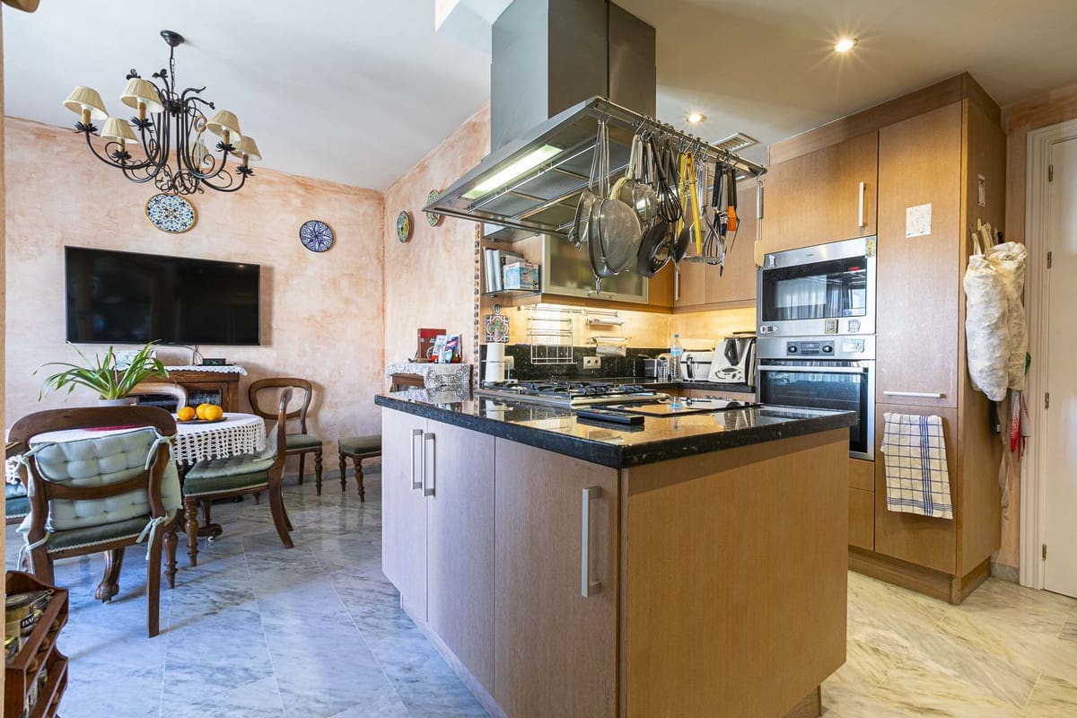 4 soverom Penthouse til salgs i Guadalmina med svømmebasseng garasje - € 950 000 (Ref: 8769082)