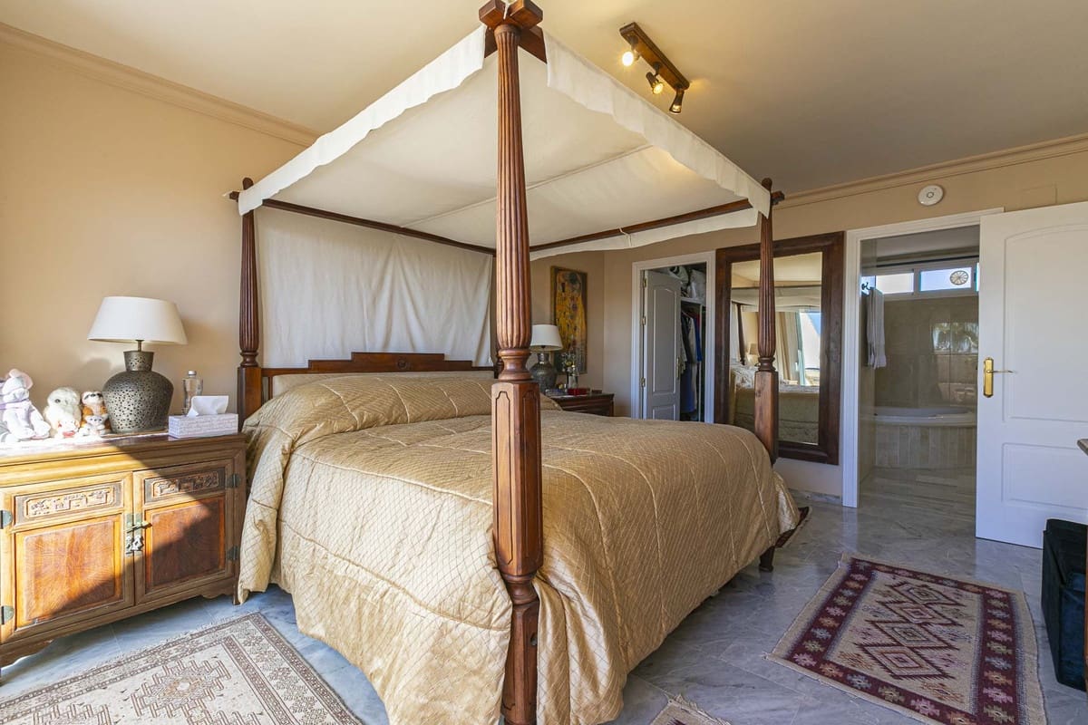 4 soverom Penthouse til salgs i Guadalmina med svømmebasseng garasje - € 950 000 (Ref: 8769082)