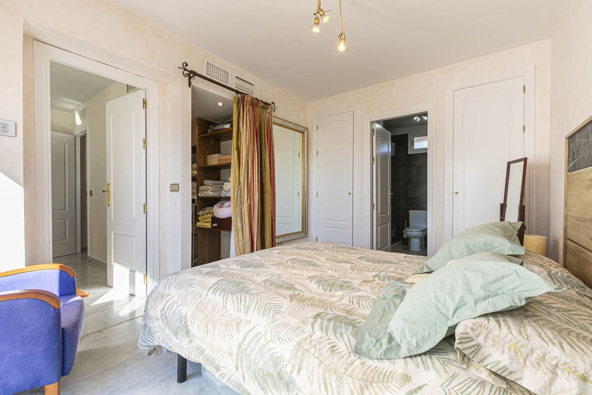 4 soverom Penthouse til salgs i Guadalmina med svømmebasseng garasje - € 950 000 (Ref: 8769082)