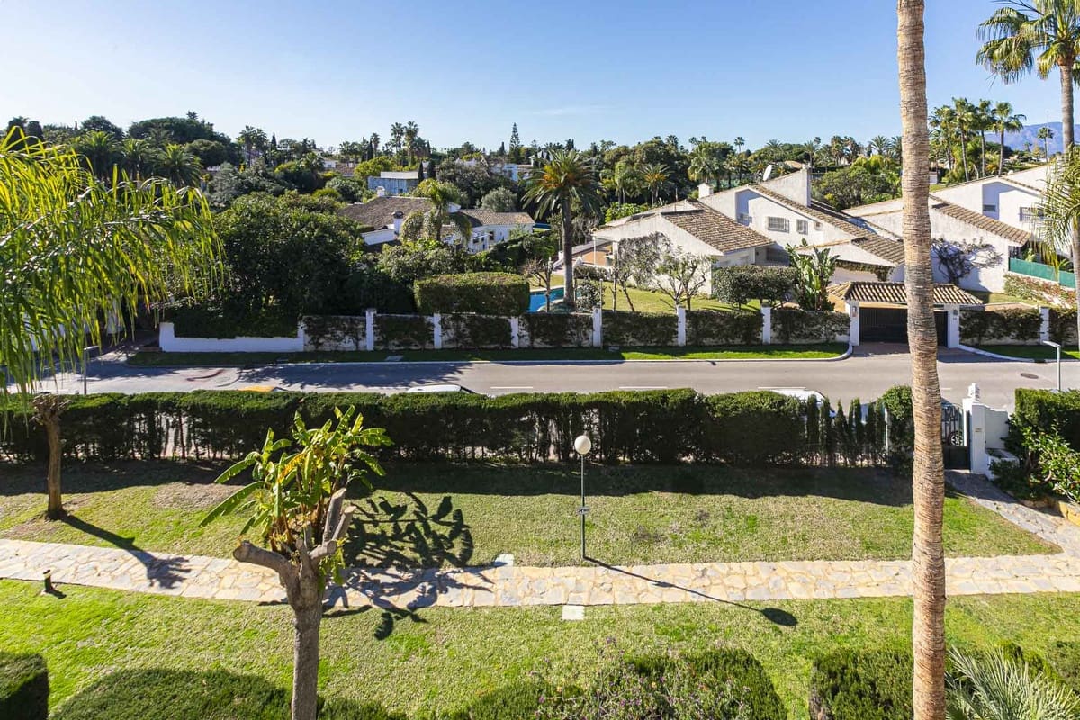 4 soverom Penthouse til salgs i Guadalmina med svømmebasseng garasje - € 950 000 (Ref: 8769082)