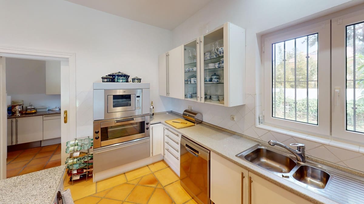 3 soveværelse Villa til salg i Guadalmina med swimmingpool garage - € 3.750.000 (Ref: 8825161)