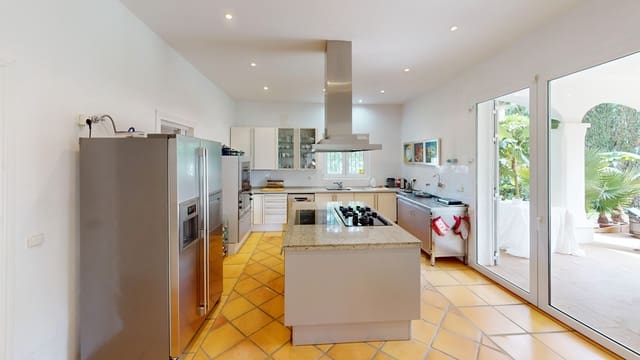 3 sypialnia Willa na sprzedaż w Guadalmina Baja, Marbella z basenem garażem - 3 750 000 € (Ref: 8825161)