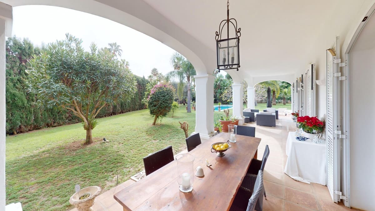 3 soveværelse Villa til salg i Guadalmina med swimmingpool garage - € 3.750.000 (Ref: 8825161)