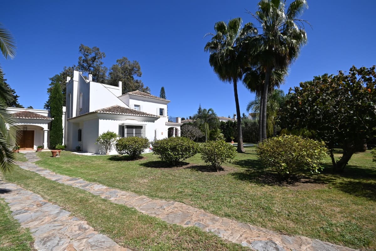 3 soveværelse Villa til salg i Guadalmina med swimmingpool garage - € 3.750.000 (Ref: 8825161)