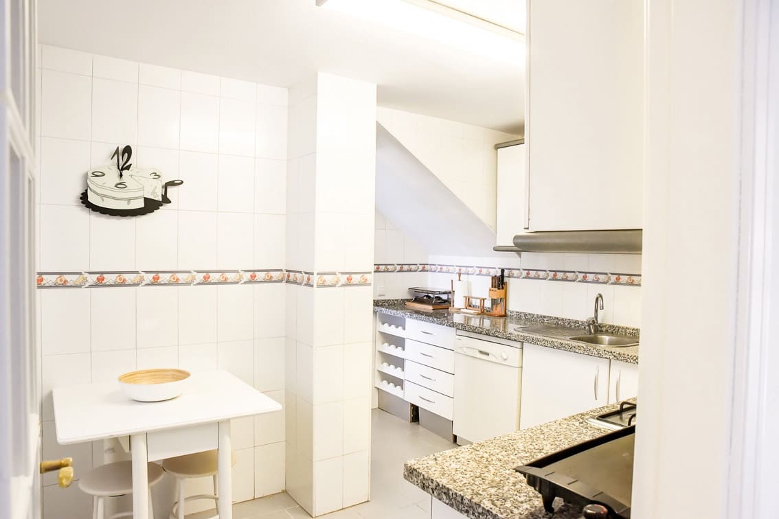 3 bedroom Penthouse for rent in Guadalmina with pool garage - € 3,200 (Ref: 9001254)