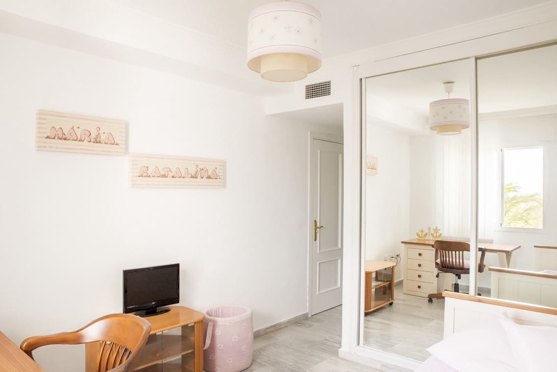 Ático de 3 habitaciones en Guadalmina en alquiler con piscina garaje - 3.200 € (Ref: 9001254)