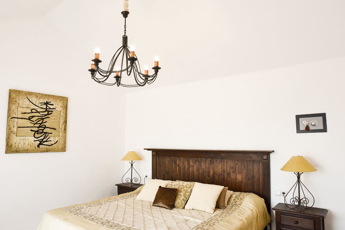 Ático de 3 habitaciones en Guadalmina en alquiler con piscina garaje - 3.200 € (Ref: 9001254)