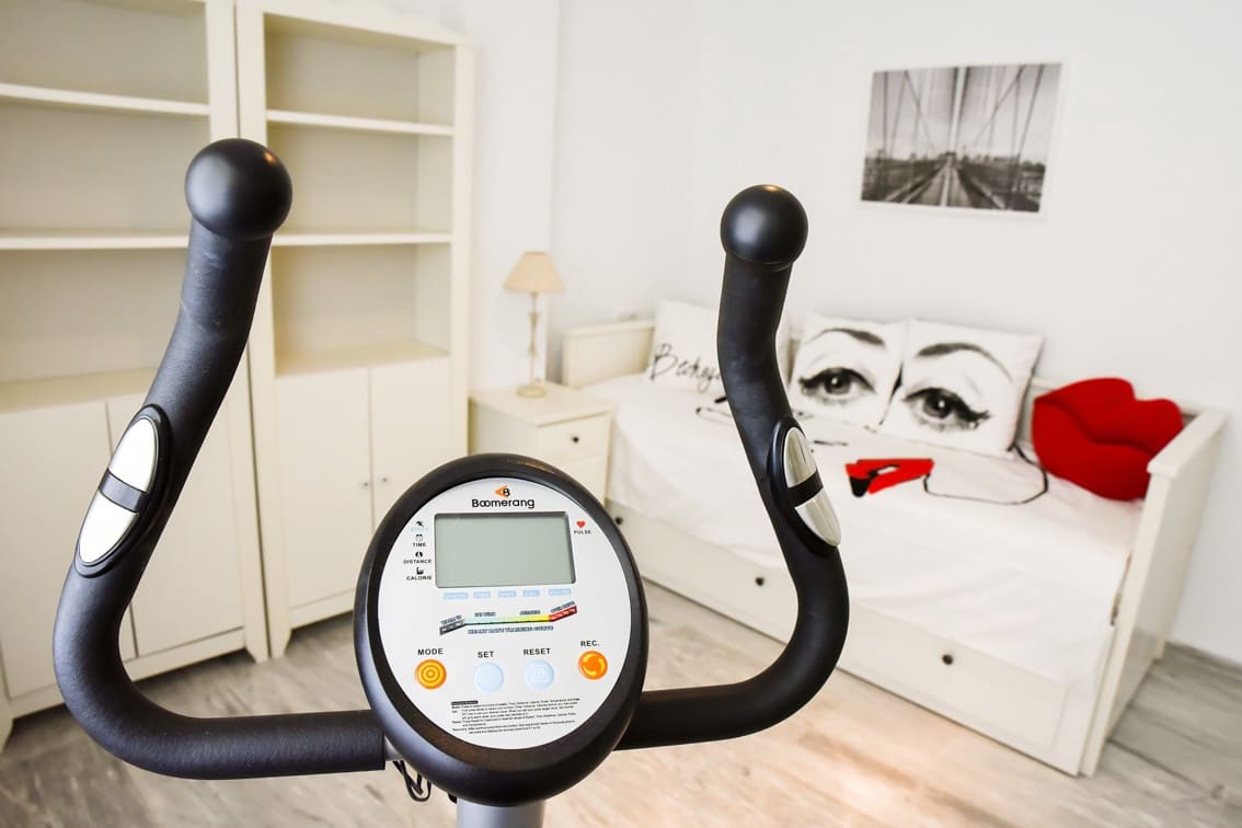 Ático de 3 habitaciones en Guadalmina en alquiler con piscina garaje - 3.200 € (Ref: 9001254)