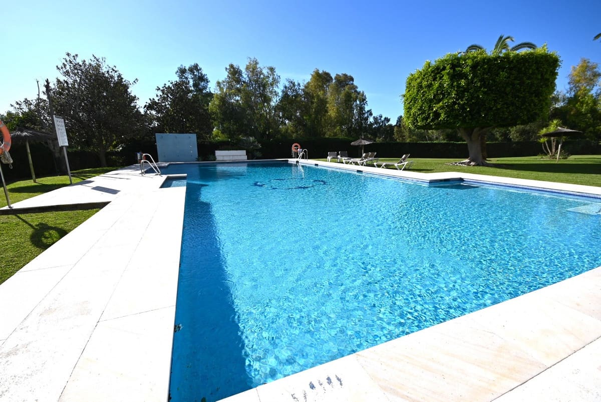 Apartamento de 3 habitaciones en Guadalmina en venta con piscina garaje - 790.000 € (Ref: 9065529)