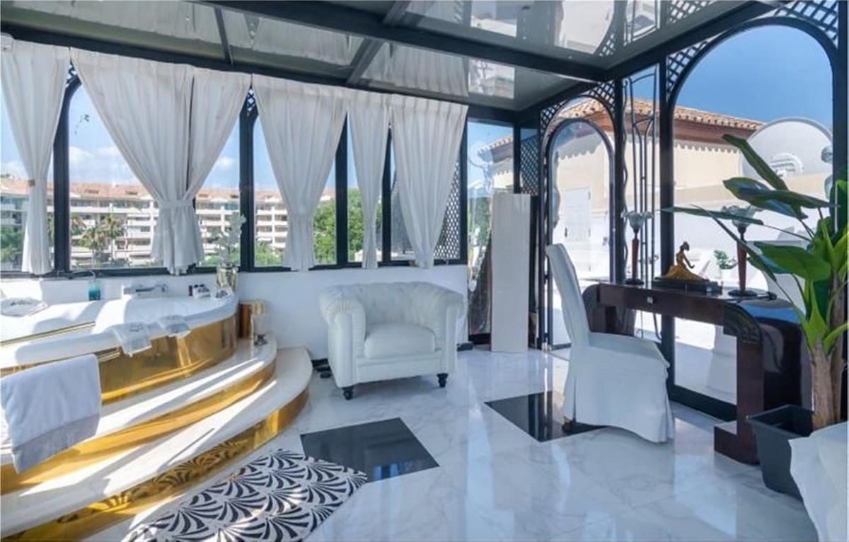 3 soveværelse Penthouse til salg i Guadalmina med swimmingpool garage - € 680.000 (Ref: 9085558)