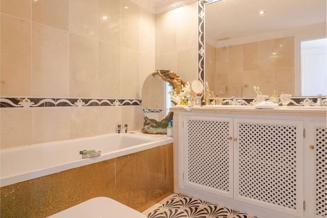 3 soverom Penthouse til salgs i Guadalmina Alta, Marbella med svømmebasseng garasje - € 680 000 (Ref: 9085558)