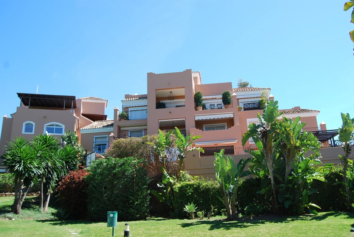 4 slaapkamer Appartement te koop in Guadalmina met zwembad garage - € 799.000 (Ref: 9181890)