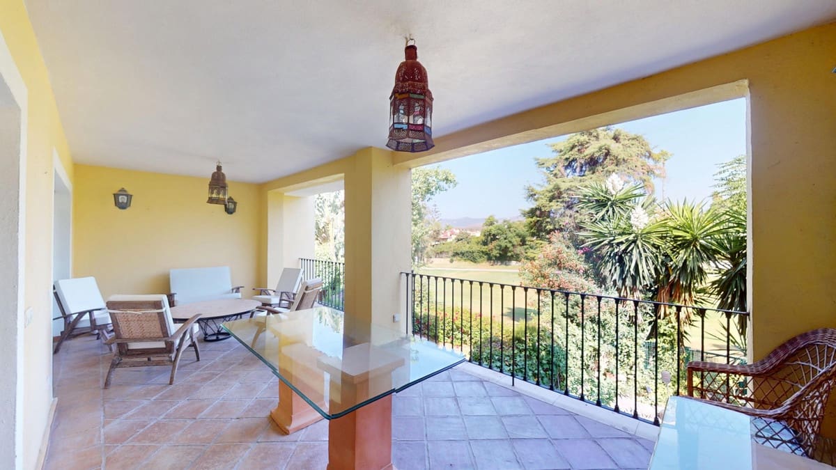 4 slaapkamer Appartement te koop in Guadalmina met zwembad garage - € 799.000 (Ref: 9181890)