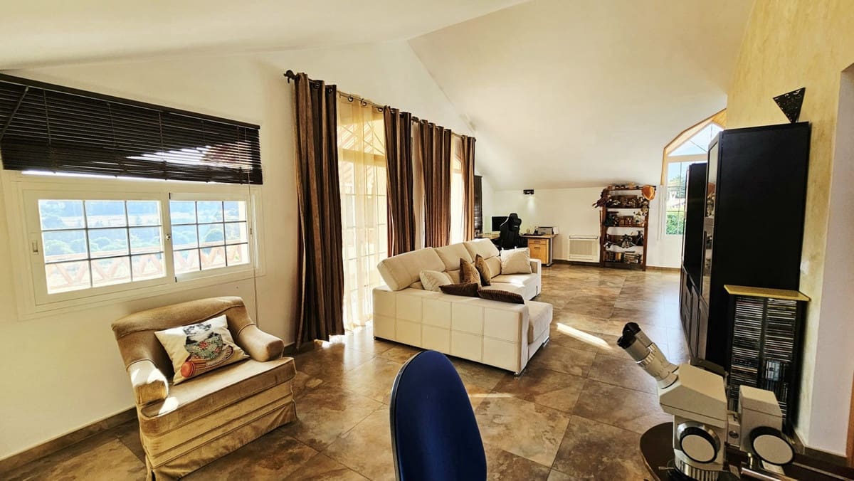 4 sypialnia Willa na sprzedaż w Miasto Malaga z basenem garażem - 1 240 000 € (Ref: 9187514)