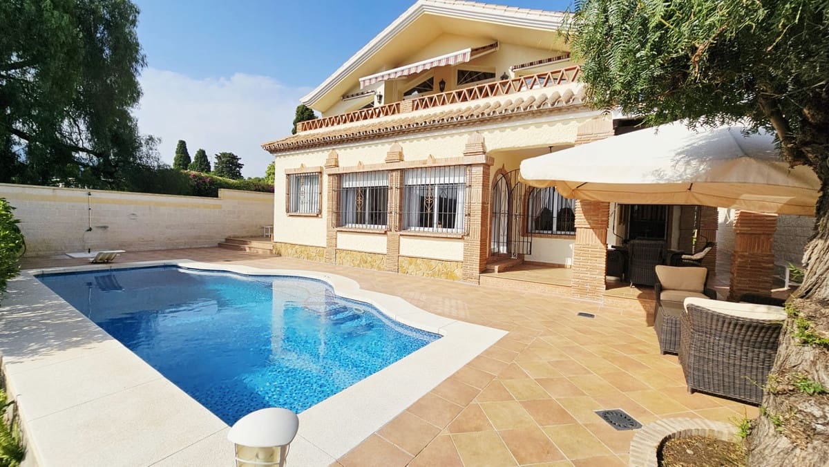 4 soveværelse Villa til salg i Malaga by med swimmingpool garage - € 1.240.000 (Ref: 9187514)