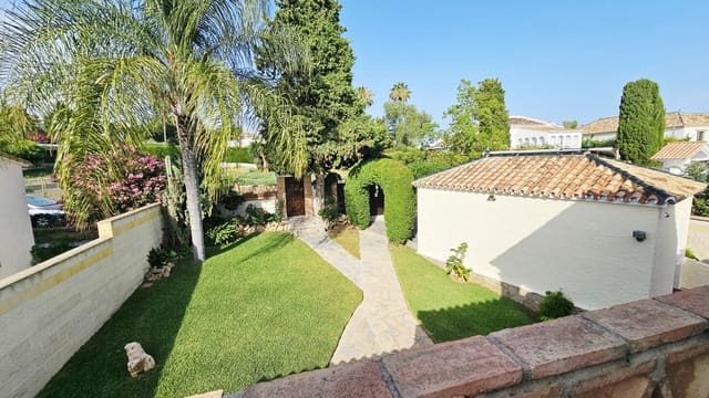 4 soverom Villa til salgs i Málaga by med svømmebasseng garasje - € 1 240 000 (Ref: 9187514)