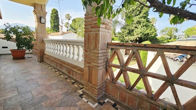 4 soverom Villa til salgs i Málaga by med svømmebasseng garasje - € 1 240 000 (Ref: 9187514)