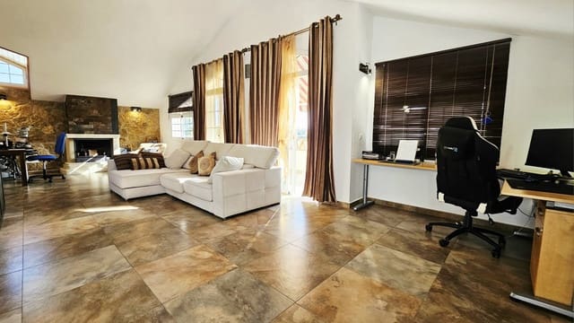 4 soverom Villa til salgs i Málaga by med svømmebasseng garasje - € 1 240 000 (Ref: 9187514)