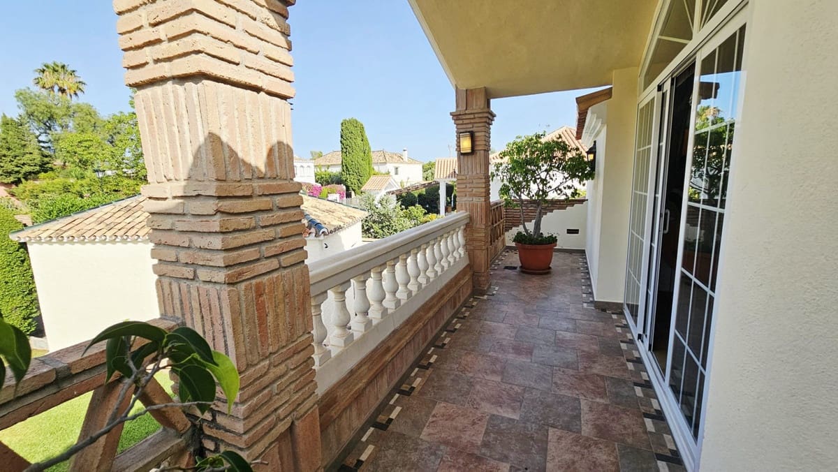 4 soveværelse Villa til salg i Malaga by med swimmingpool garage - € 1.240.000 (Ref: 9187514)