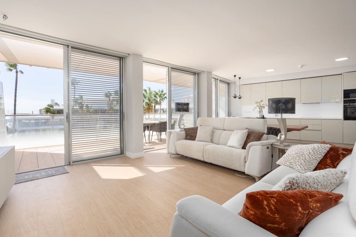 4 bedroom Beach Apartment for sale in Estepona with pool garage - € 1,400,000 (Ref: 9204870)