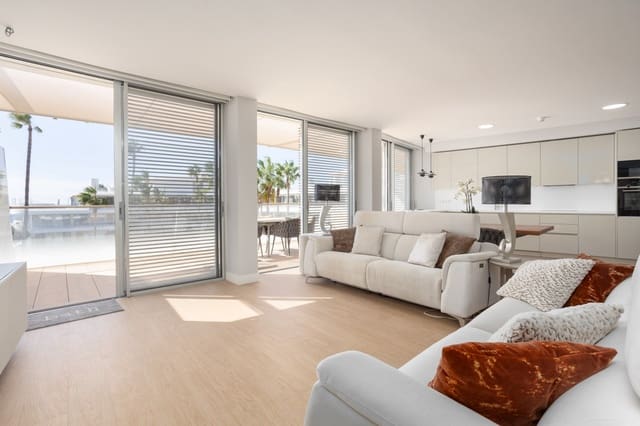 4 bedroom Beach Apartment for sale in Estepona with pool garage - € 1,400,000 (Ref: 9204870)