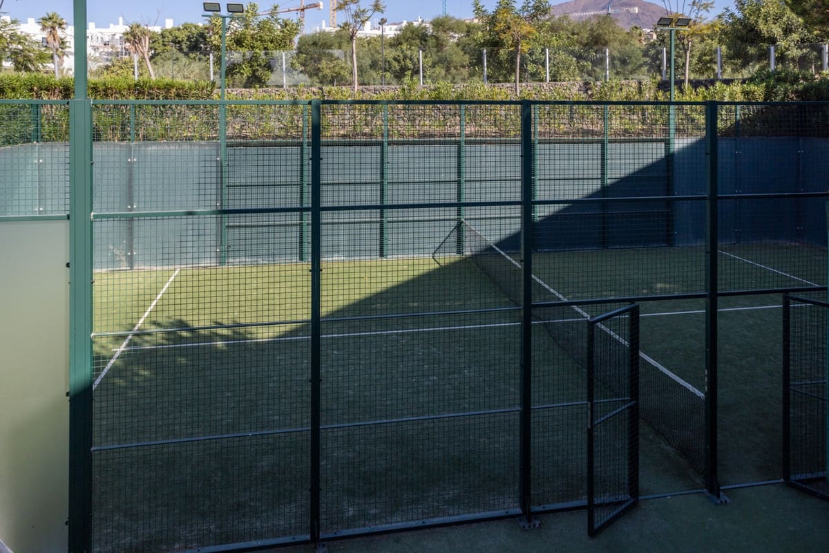 4 bedroom Beach Apartment for sale in Estepona with pool garage - € 1,400,000 (Ref: 9204870)