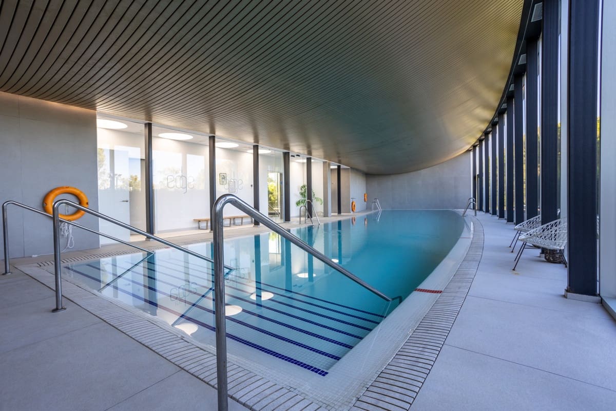 4 bedroom Beach Apartment for sale in Estepona with pool garage - € 1,350,000 (Ref: 9204870)