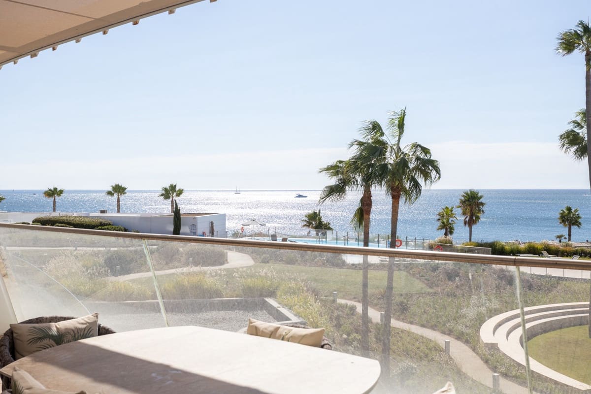 4 quarto Apartamento de Praia para venda em Estepona com piscina garagem - 1 350 000 € (Ref: 9204870)