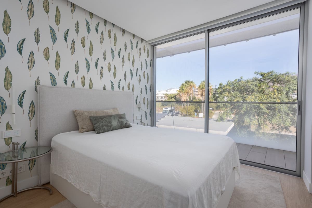 4 quarto Apartamento de Praia para venda em Estepona com piscina garagem - 1 350 000 € (Ref: 9204870)