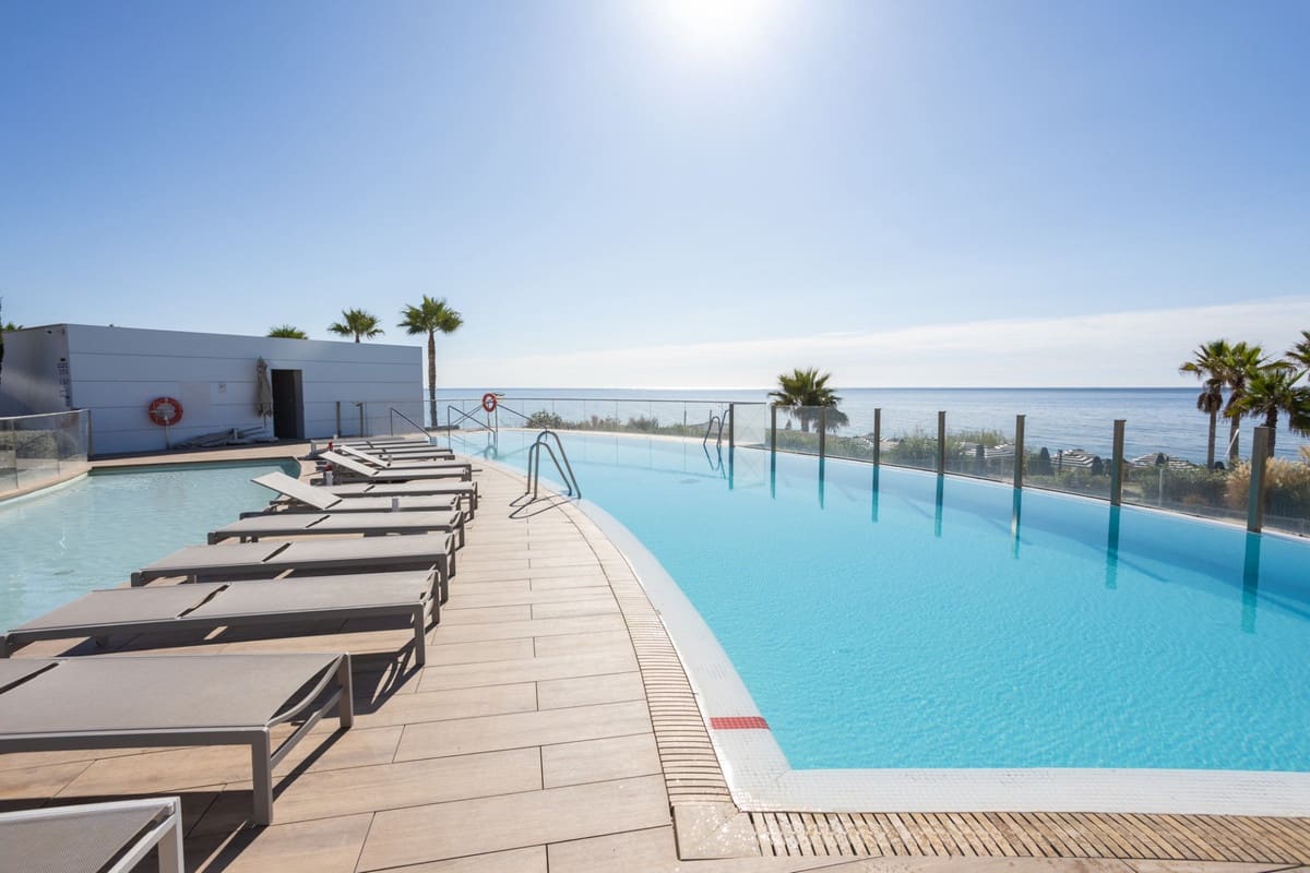 4 quarto Apartamento de Praia para venda em Estepona com piscina garagem - 1 350 000 € (Ref: 9204870)