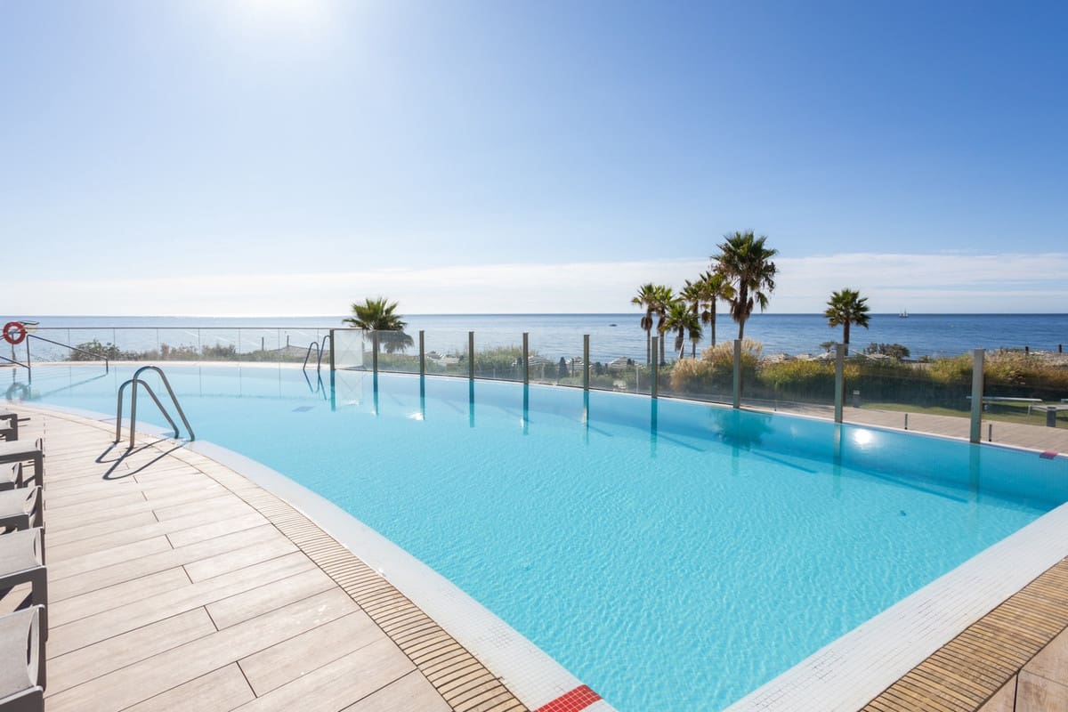 4 quarto Apartamento de Praia para venda em Estepona com piscina garagem - 1 350 000 € (Ref: 9204870)