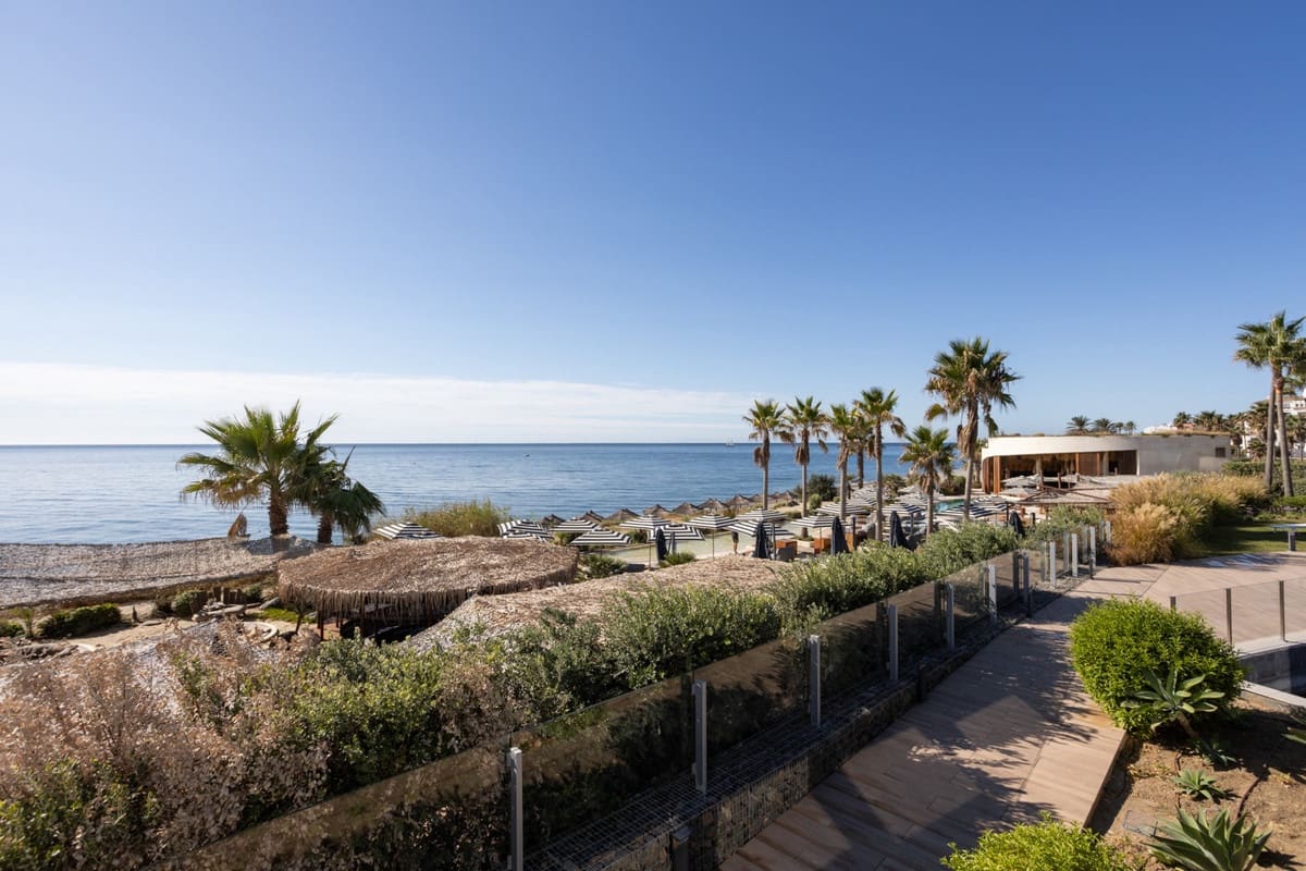 4 quarto Apartamento de Praia para venda em Estepona com piscina garagem - 1 350 000 € (Ref: 9204870)